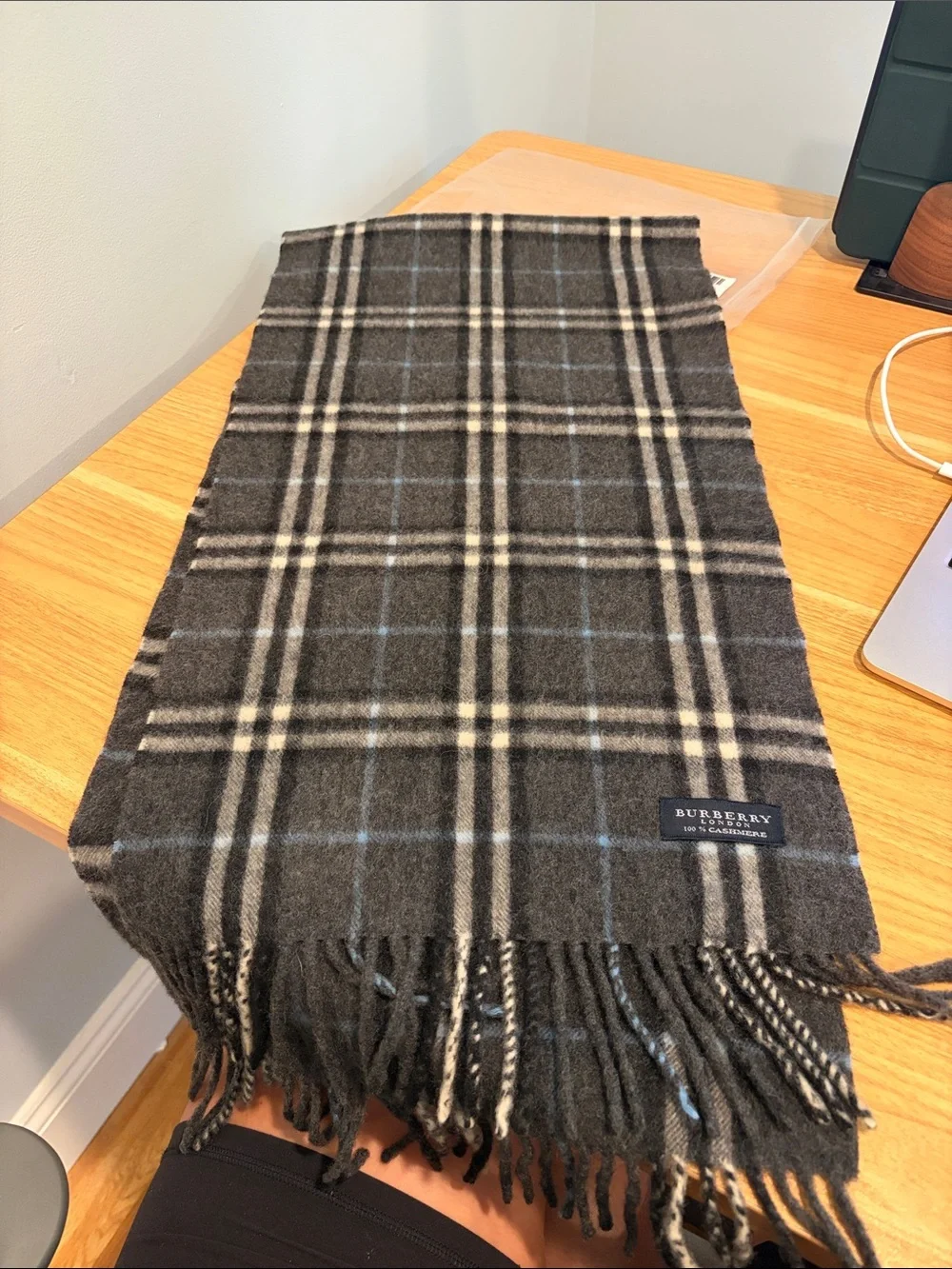 Burberry scarf charcoal